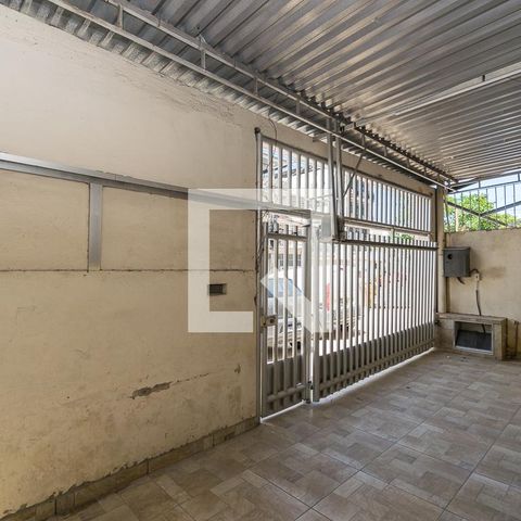 Casa à venda com 195m², 6 quartos e 1 vaga Casa à venda com 195m², 6 quartos e 1 vagaÁrea comum - Varanda e garagem