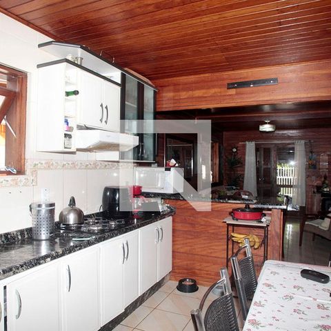 Casa à venda com 366m², 5 quartos e 4 vagasCozinha 1
