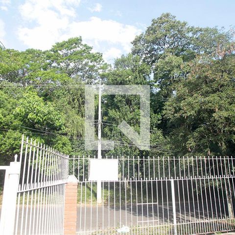 Casa à venda com 366m², 5 quartos e 4 vagasSala 1 Vista