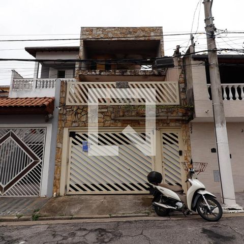Casa à venda com 127m², 3 quartos e 2 vagas Casa à venda com 127m², 3 quartos e 2 vagasFachada