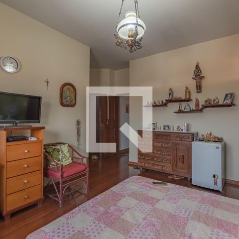 Casa à venda com 363m², 5 quartos e 4 vagas Casa à venda com 363m², 5 quartos e 4 vagasSuíte