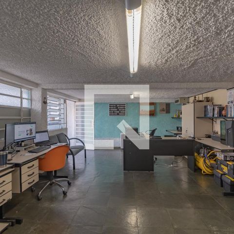 Casa à venda com 363m², 5 quartos e 4 vagas Casa à venda com 363m², 5 quartos e 4 vagasEdícula - Escritório