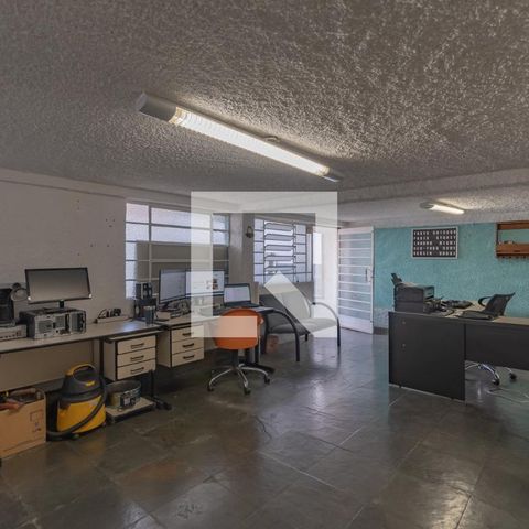 Casa à venda com 363m², 5 quartos e 4 vagas Casa à venda com 363m², 5 quartos e 4 vagasEdícula - Escritório
