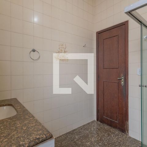 Casa à venda com 363m², 5 quartos e 4 vagas Casa à venda com 363m², 5 quartos e 4 vagasBanheiro Social