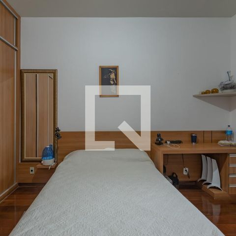Casa à venda com 363m², 5 quartos e 4 vagas Casa à venda com 363m², 5 quartos e 4 vagasQuarto 2