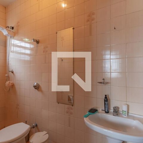Casa à venda com 363m², 5 quartos e 4 vagas Casa à venda com 363m², 5 quartos e 4 vagasBanheiro de Serviço