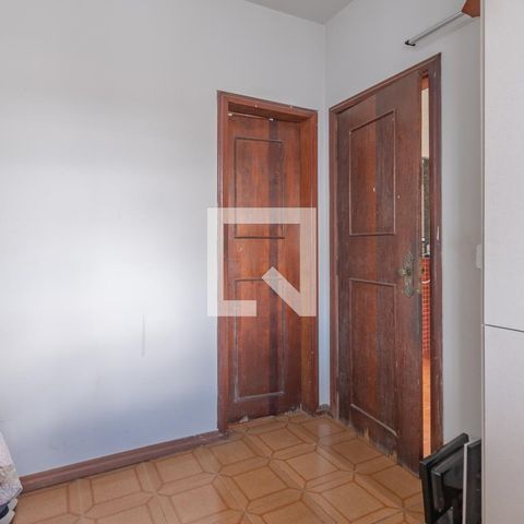 Casa à venda com 363m², 5 quartos e 4 vagas Casa à venda com 363m², 5 quartos e 4 vagasQuarto de Serviço
