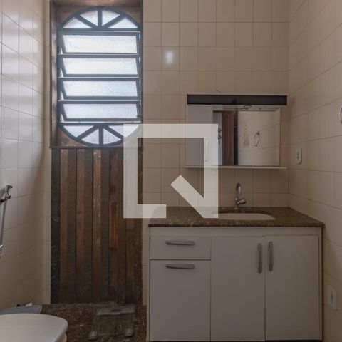 Casa à venda com 363m², 5 quartos e 4 vagas Casa à venda com 363m², 5 quartos e 4 vagasBanheiro Social
