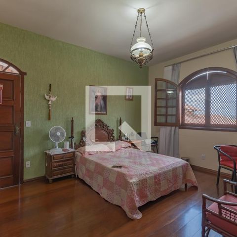 Casa à venda com 363m², 5 quartos e 4 vagas Casa à venda com 363m², 5 quartos e 4 vagasSuíte
