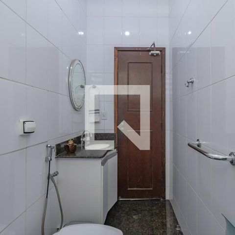 Casa à venda com 363m², 5 quartos e 4 vagas Casa à venda com 363m², 5 quartos e 4 vagasBanheiro Social 2
