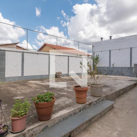 Casa à venda com 363m², 5 quartos e 4 vagas Casa à venda com 363m², 5 quartos e 4 vagasQuintal