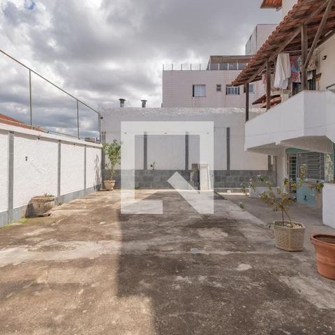Casa à venda com 363m², 5 quartos e 4 vagas Casa à venda com 363m², 5 quartos e 4 vagasQuintal