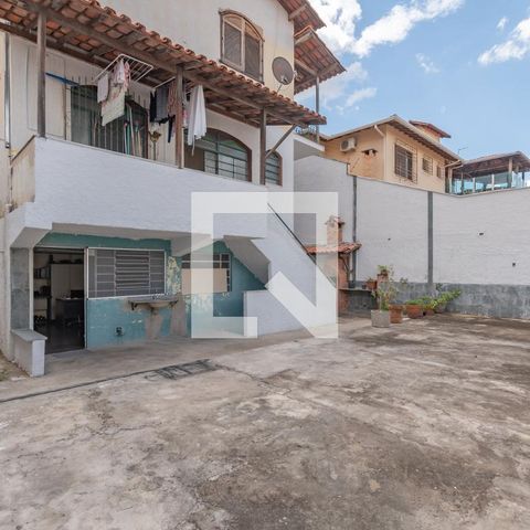 Casa à venda com 363m², 5 quartos e 4 vagas Casa à venda com 363m², 5 quartos e 4 vagasQuintal