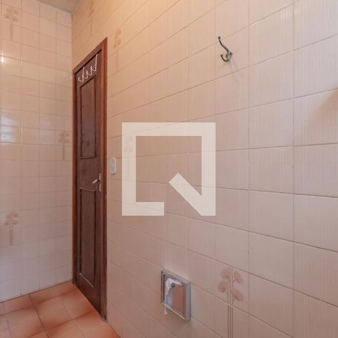 Casa à venda com 363m², 5 quartos e 4 vagas Casa à venda com 363m², 5 quartos e 4 vagasBanheiro de Serviço