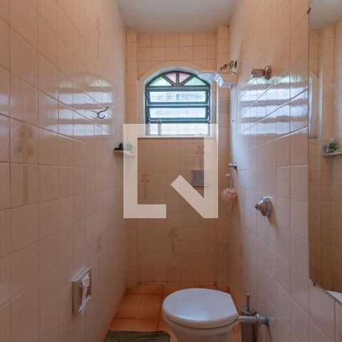Casa à venda com 363m², 5 quartos e 4 vagas Casa à venda com 363m², 5 quartos e 4 vagasBanheiro de Serviço