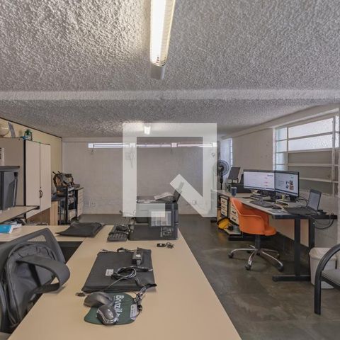 Casa à venda com 363m², 5 quartos e 4 vagas Casa à venda com 363m², 5 quartos e 4 vagasEdícula - Escritório