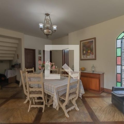 Casa à venda com 363m², 5 quartos e 4 vagas Casa à venda com 363m², 5 quartos e 4 vagasSala de Jantar