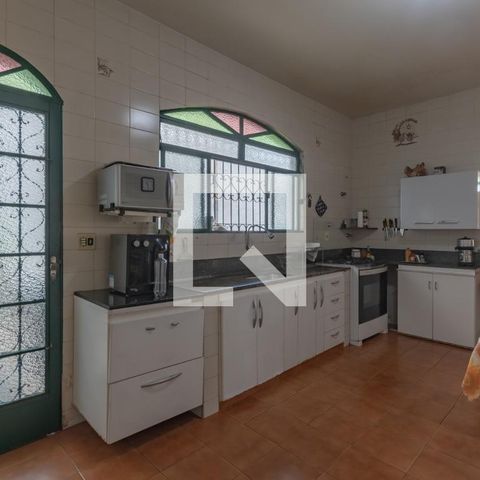 Casa à venda com 363m², 5 quartos e 4 vagas Casa à venda com 363m², 5 quartos e 4 vagasCozinha