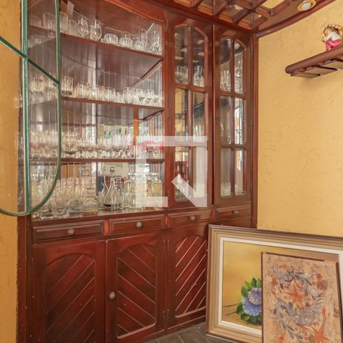 Casa à venda com 363m², 5 quartos e 4 vagas Casa à venda com 363m², 5 quartos e 4 vagasSala - Bar