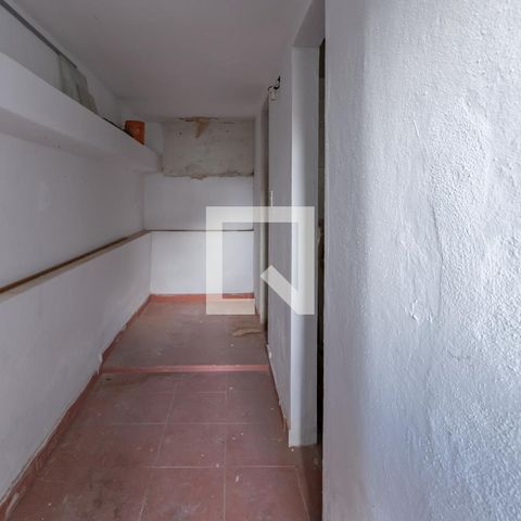 Casa à venda com 363m², 5 quartos e 4 vagas Casa à venda com 363m², 5 quartos e 4 vagasPorão