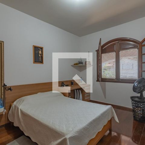 Casa à venda com 363m², 5 quartos e 4 vagas Casa à venda com 363m², 5 quartos e 4 vagasQuarto 2