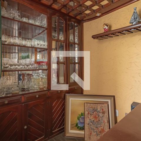 Casa à venda com 363m², 5 quartos e 4 vagas Casa à venda com 363m², 5 quartos e 4 vagasSala - Bar