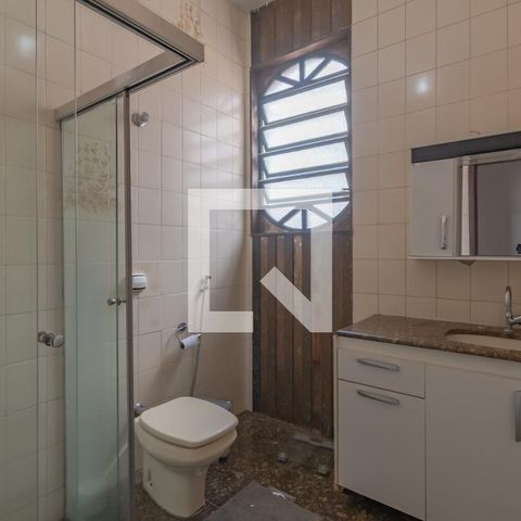 Casa à venda com 363m², 5 quartos e 4 vagas Casa à venda com 363m², 5 quartos e 4 vagasBanheiro Social