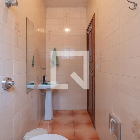 Casa à venda com 363m², 5 quartos e 4 vagas Casa à venda com 363m², 5 quartos e 4 vagasBanheiro de Serviço