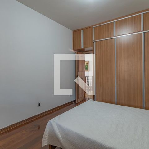 Casa à venda com 363m², 5 quartos e 4 vagas Casa à venda com 363m², 5 quartos e 4 vagasQuarto 2