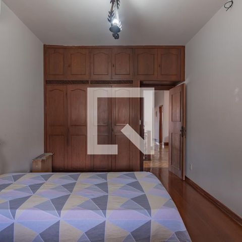 Casa à venda com 363m², 5 quartos e 4 vagas Casa à venda com 363m², 5 quartos e 4 vagasQuarto 4