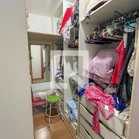 Apartamento à venda com 200m², 4 quartos e 3 vagas Apartamento à venda com 200m², 4 quartos e 3 vagasCloset Quarto 2