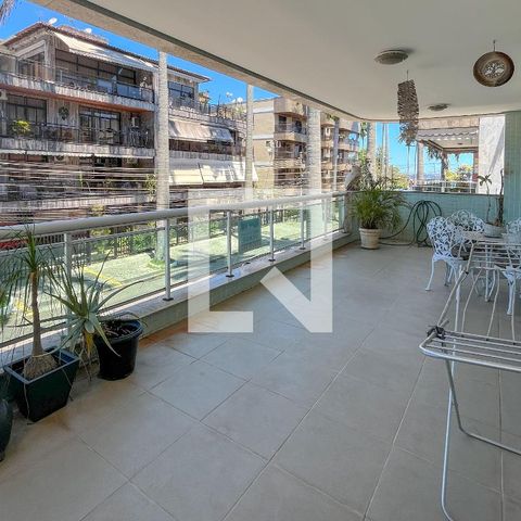 Apartamento à venda com 200m², 4 quartos e 3 vagas Apartamento à venda com 200m², 4 quartos e 3 vagasVaranda Sala