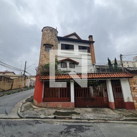 Casa à venda com 360m², 4 quartos e 5 vagasFachada