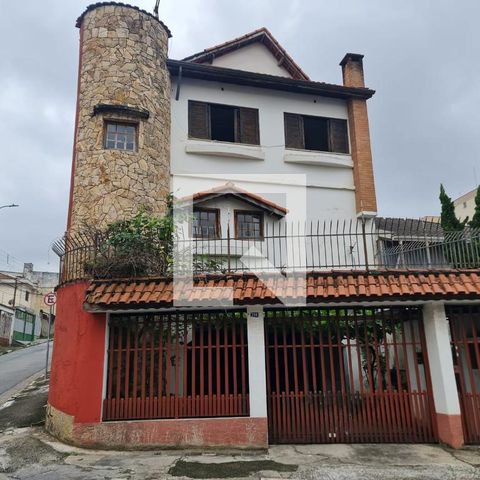 Casa à venda com 360m², 4 quartos e 5 vagasFachada