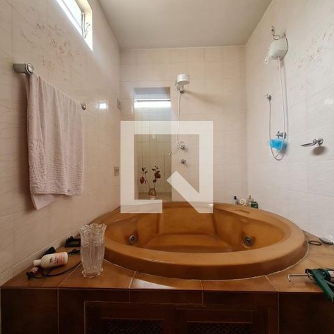Casa à venda com 360m², 4 quartos e 5 vagasBanheiro da Suíte