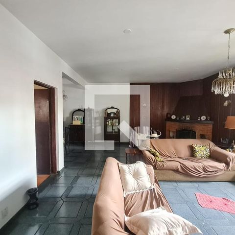 Casa à venda com 360m², 4 quartos e 5 vagasSala e Sala de Jantar