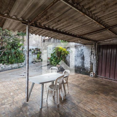 Casa à venda com 360m², 4 quartos e 5 vagas Casa à venda com 360m², 4 quartos e 5 vagasEntrada/Garagem/Jardim