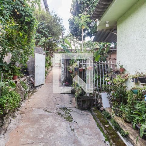 Casa à venda com 360m², 4 quartos e 5 vagas Casa à venda com 360m², 4 quartos e 5 vagasEntrada/Garagem/Jardim