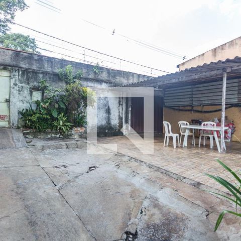 Casa à venda com 360m², 4 quartos e 5 vagas Casa à venda com 360m², 4 quartos e 5 vagasEntrada/Garagem/Jardim