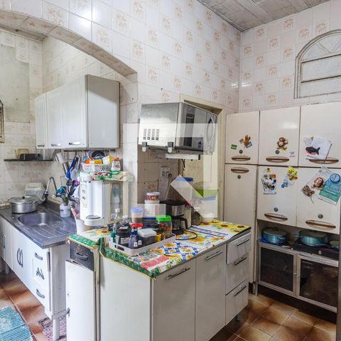 Casa à venda com 360m², 4 quartos e 5 vagas Casa à venda com 360m², 4 quartos e 5 vagasCozinha