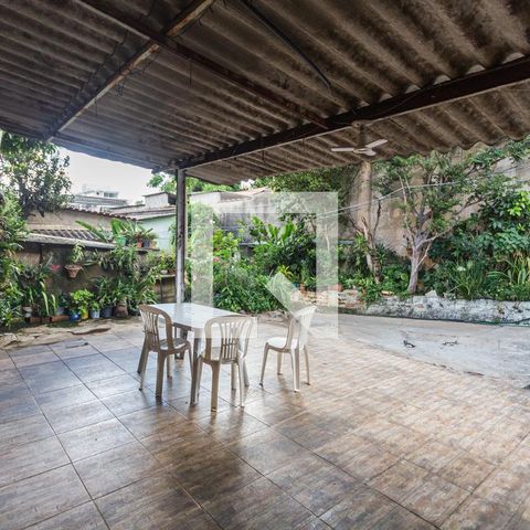 Casa à venda com 360m², 4 quartos e 5 vagas Casa à venda com 360m², 4 quartos e 5 vagasEntrada/Garagem/Jardim