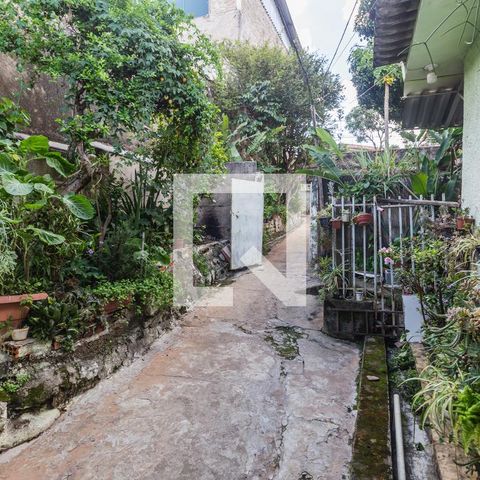 Casa à venda com 360m², 4 quartos e 5 vagas Casa à venda com 360m², 4 quartos e 5 vagasEntrada/Garagem/Jardim