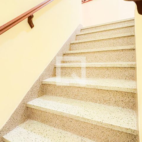 Casa à venda com 159m², 3 quartos e 2 vagasEscada