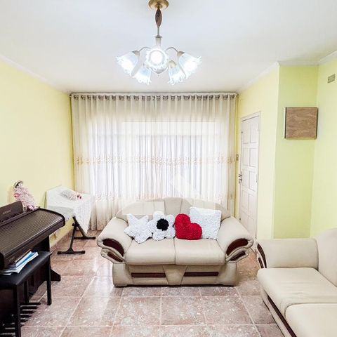 Casa à venda com 159m², 3 quartos e 2 vagasSala