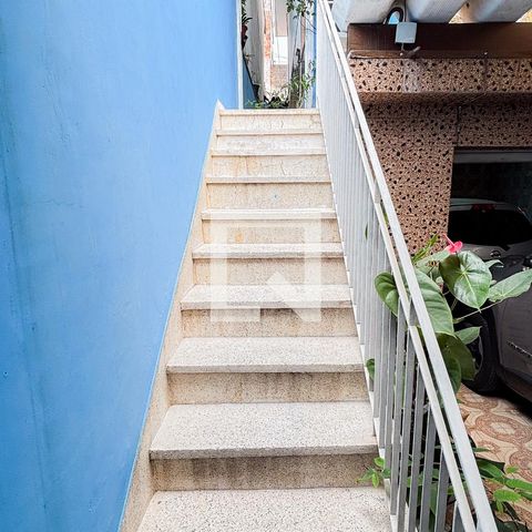 Casa à venda com 159m², 3 quartos e 2 vagasEscada