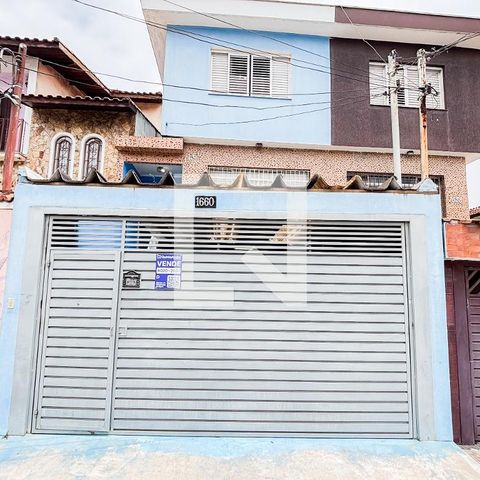 Casa à venda com 159m², 3 quartos e 2 vagasFachada