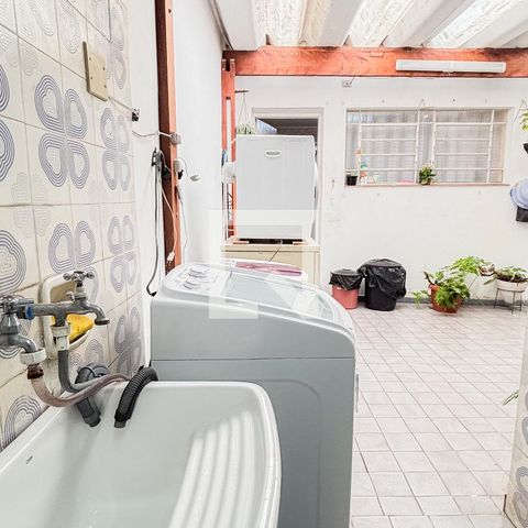 Casa à venda com 159m², 3 quartos e 2 vagasÁrea de Serviço