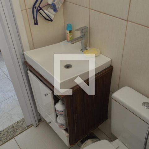 Apartamento à venda com 80m², 2 quartos e 1 vaga Apartamento à venda com 80m², 2 quartos e 1 vagaBanheiro