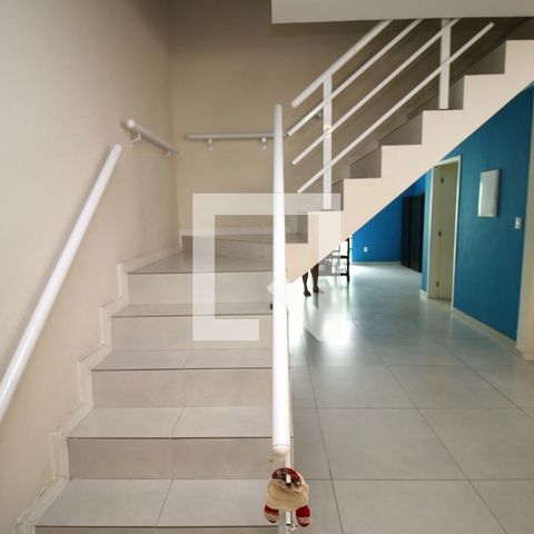 Casa à venda com 225m², 4 quartos e 2 vagasSala - Acesso 2º piso