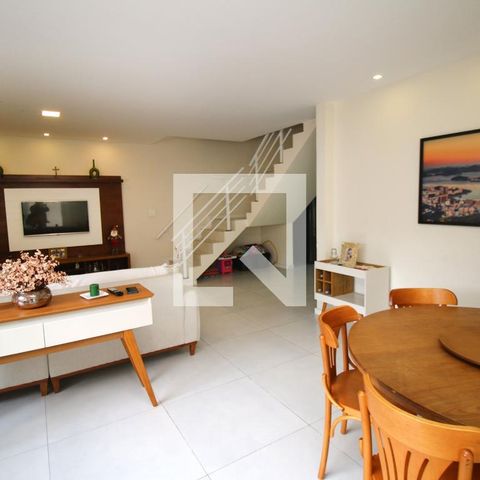 Casa à venda com 225m², 4 quartos e 2 vagasSala